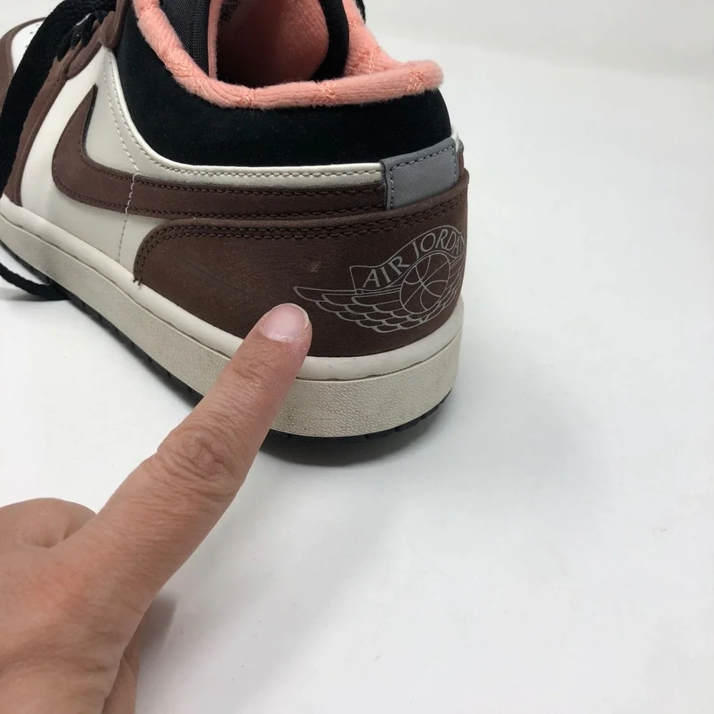 Nike Air Jordan 1 Low Mocha Brown Sneakers Mens‎ 9.5 Streetwear Comfort Lace Up